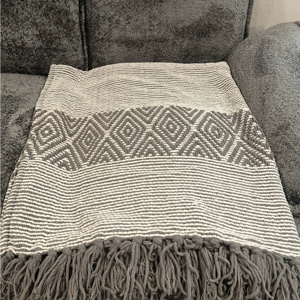Pier 1 Knit Throw Blanket—in Gray & White Geometric Pattern w/ Stylish Fringe